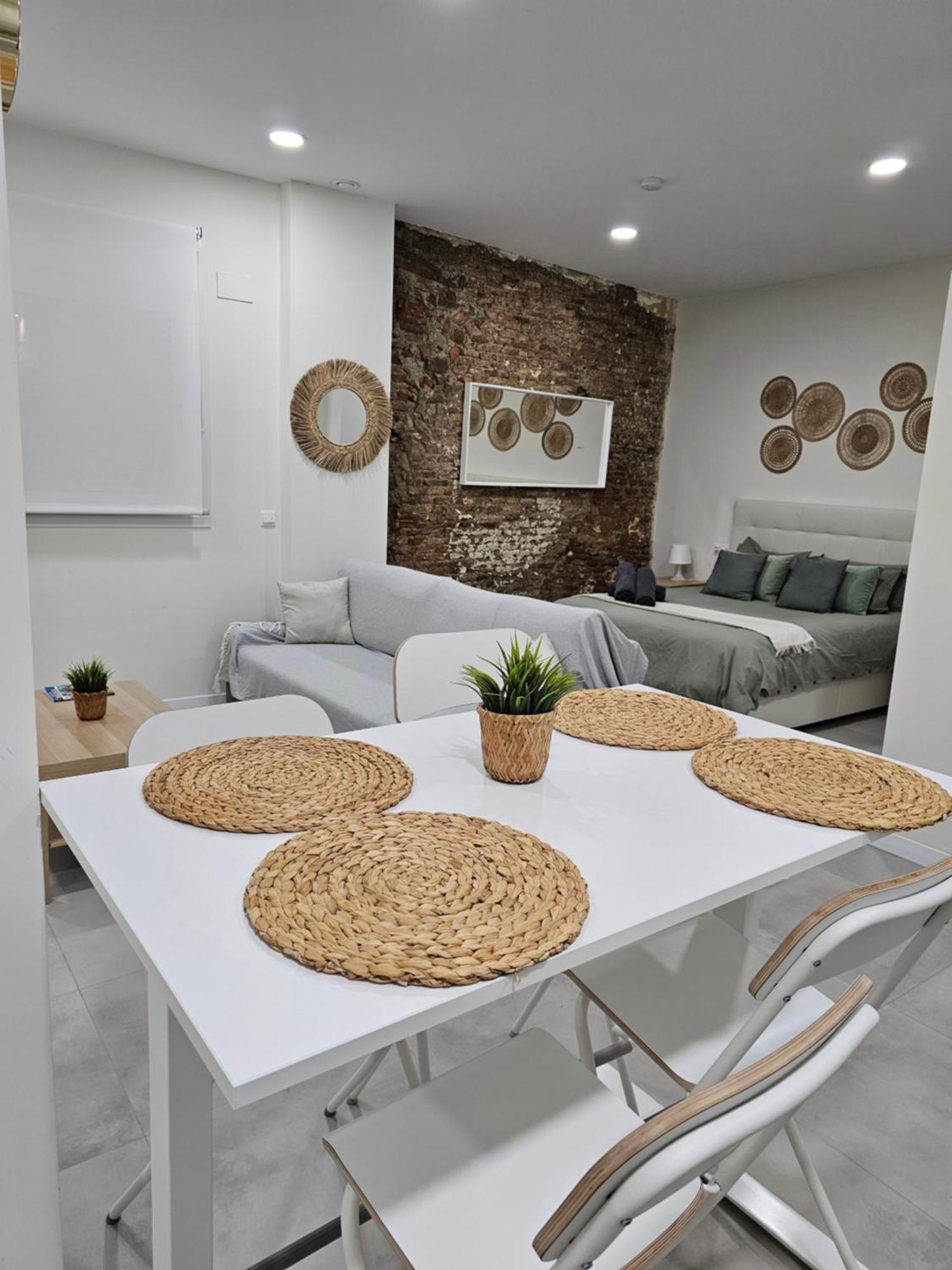 Estudio Trinidad Centro Malaga 2 المظهر الخارجي الصورة